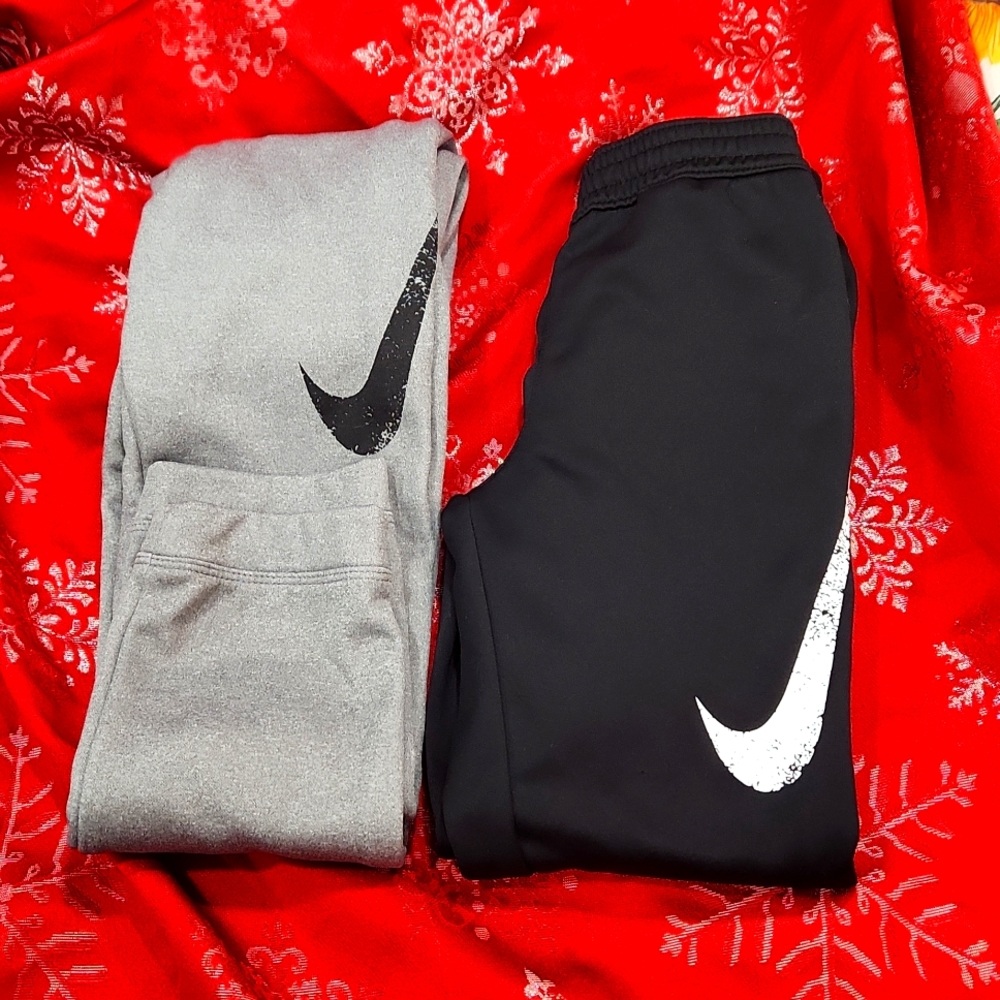2 Boys nike pants size 6/7 great condition